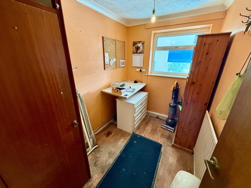 Lot: 21 - DETACHED BUNGALOW FOR REFURBISHMENT - Bedroom three
